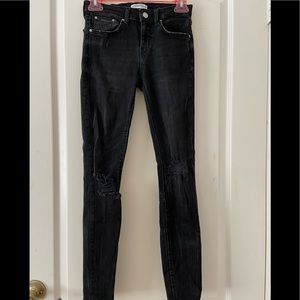 black skinny jeans with rips